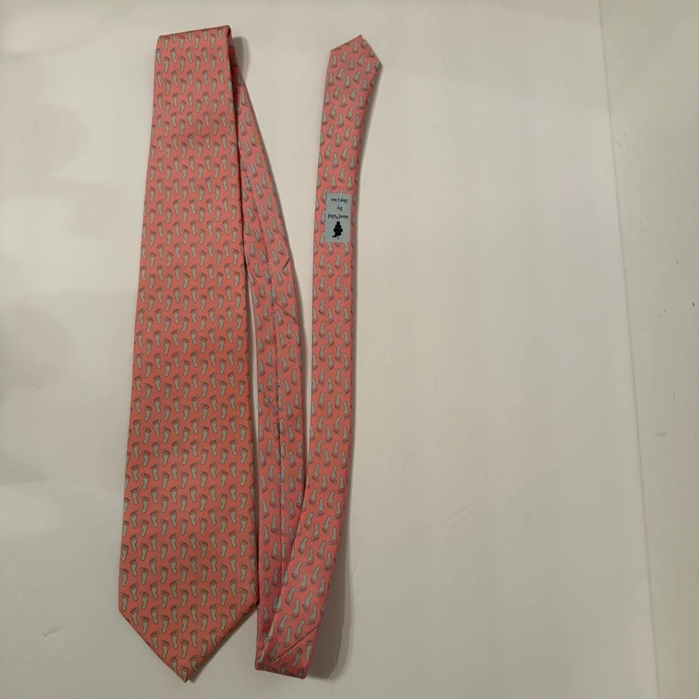 VINEYARD VINES MENS TIE PINK BLUE BARE FOOT PRINT SILK ACCESSORY USA HANDMADE